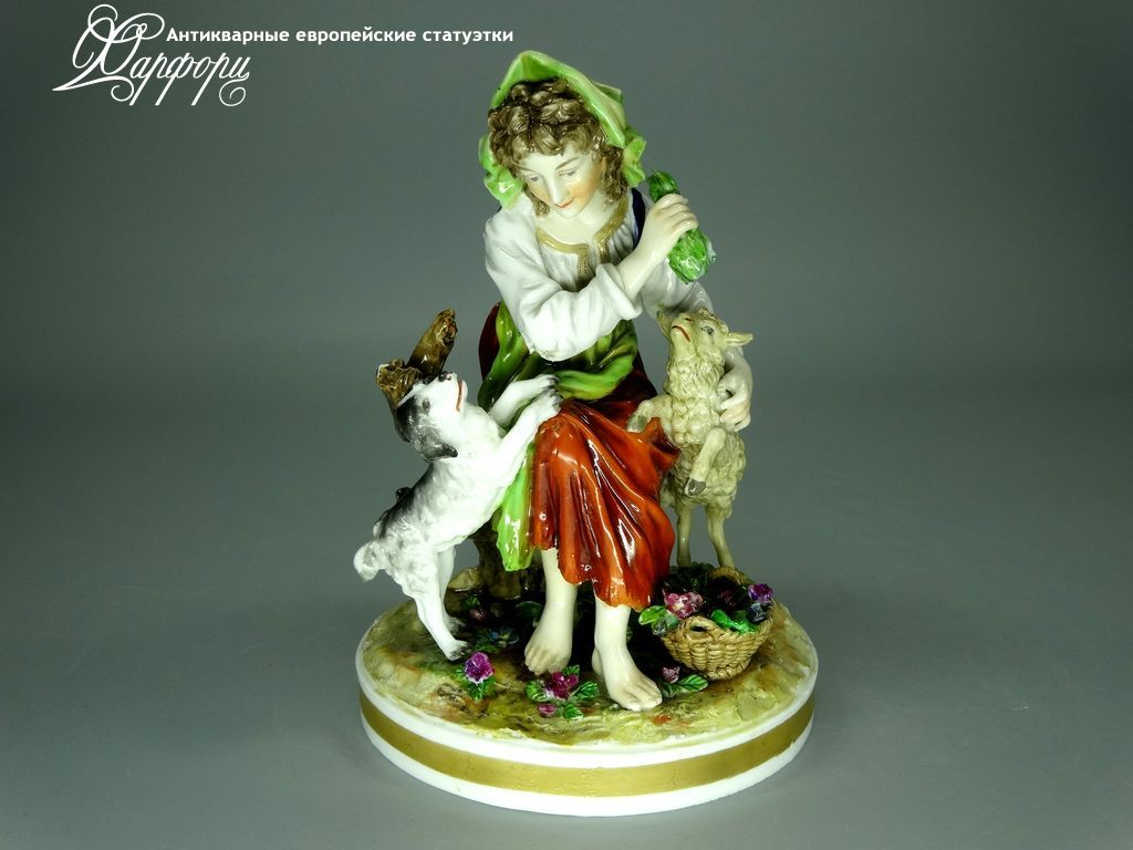 Купить фарфоровую статуэтку Capodimonte Девушка с овечкой